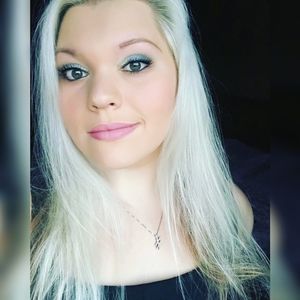Meet your Posher, Abbey